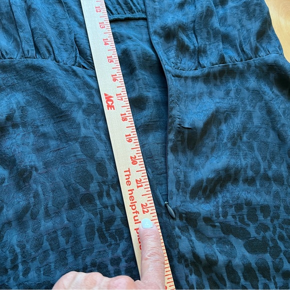 ❤️SOLD❤️ ZARA DRESS VISCOSE DARK TEAL ANIMAL PRINT FIT & FLARE FLOWY SZ MED - Picture 9 of 12
